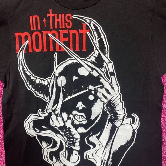 In This Moment Monster Claws T-Shirt Medium - Picture 2 of 4